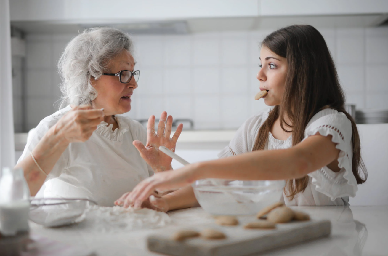 Qui comprend le concept de l'entreprise libérée ? Une mamie et sa fille